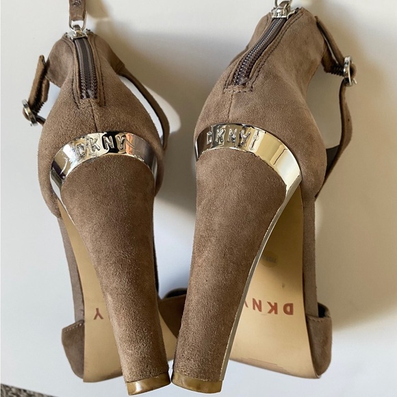 DKNY Colby T-Strap Heels Neutral Taupe Size 7 - Picture 10 of 11